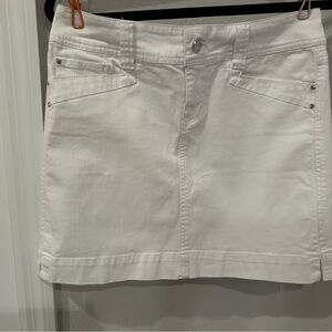 White House/Black Market
Size 2